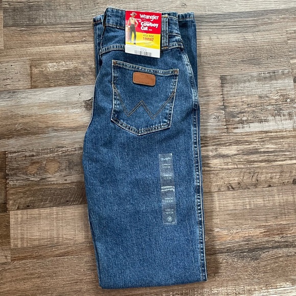 Womens Wrangler high rise cowboy cut jeans size:1/2x36 - Picture 3 of 6